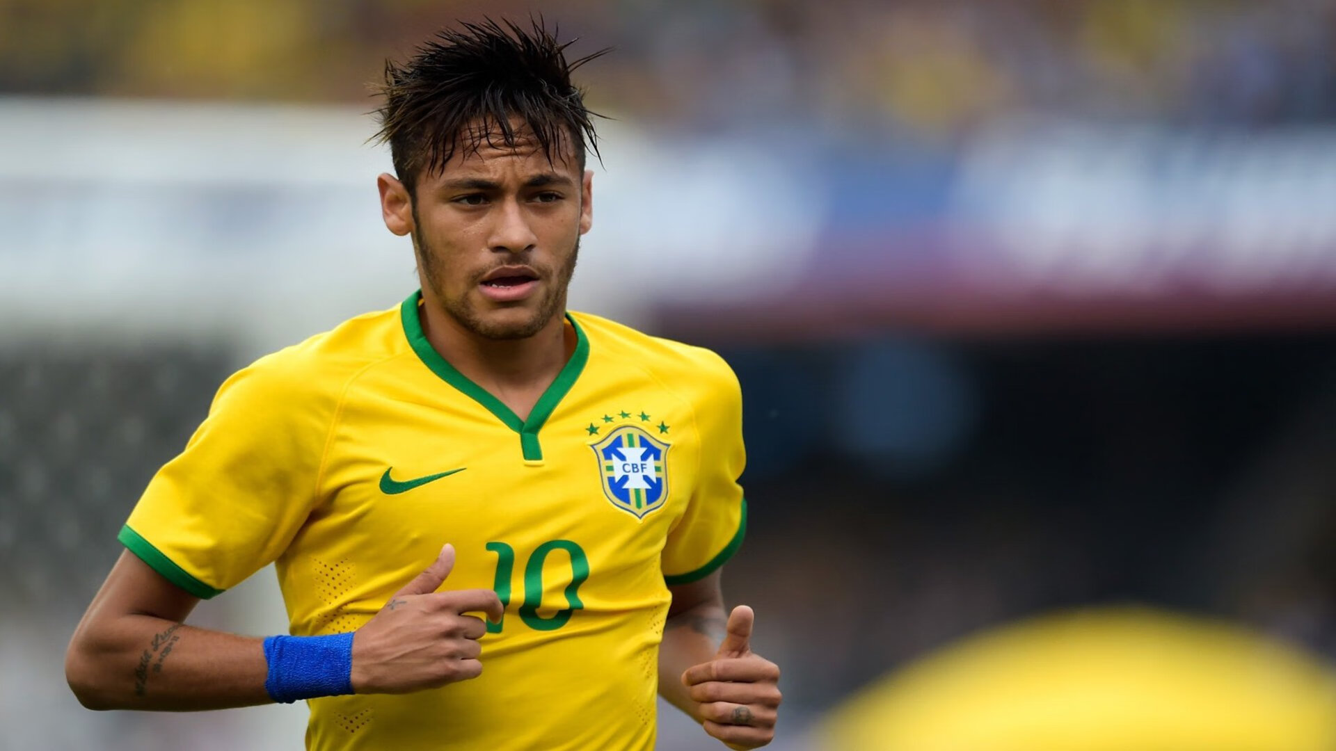 球迷原创歌曲走红成为比赛现场打气助威的重要标志，球迷经常唱的歌